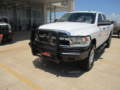Used 2018 RAM 2500 Tradesman w/ Chrome Appearance Group AWD/4WD image 2