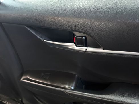 Used 2021 Toyota Camry SE FWD image 32