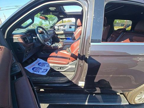 Used 2024 Ford Expedition Limited AWD/4WD image 2