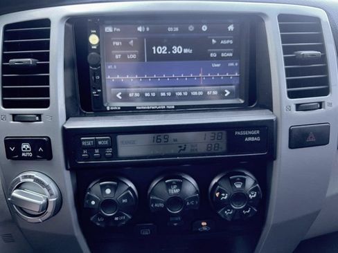 Used 2007 Toyota 4Runner SR5 AWD/4WD image 10