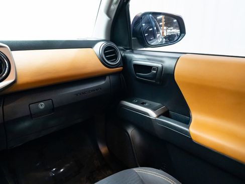 Used 2018 Toyota Tacoma SR5 RWD image 10