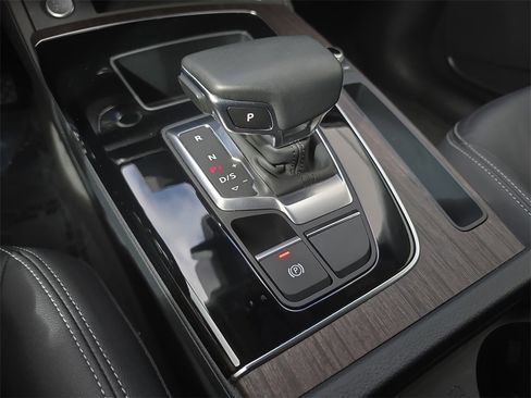 Used 2023 Audi Q5 2.0T Premium w/ Convenience Package image 24