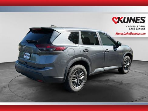 Used 2024 Nissan Rogue S FWD image 9