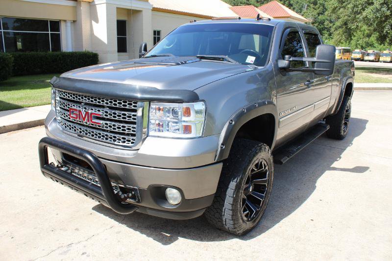 Used 2013 GMC Sierra 2500 Denali w/ Suspension Package, Off-Road AWD/4WD image 8