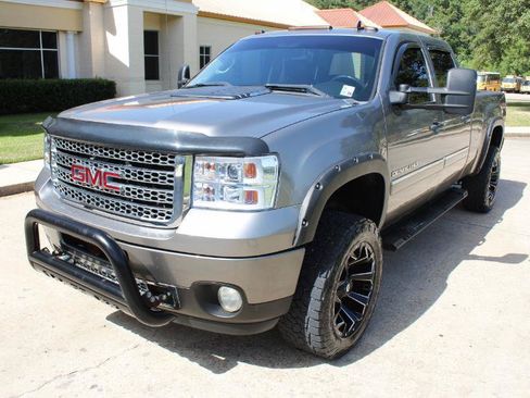 Used 2013 GMC Sierra 2500 Denali w/ Suspension Package, Off-Road AWD/4WD image 8