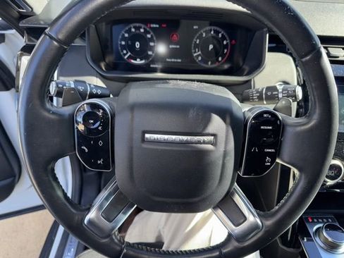 Used 2019 Land Rover Discovery SE image 9