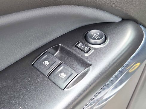 Used 2015 Chevrolet Colorado Z71 AWD/4WD image 25
