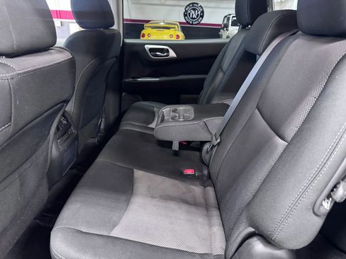 Used 2017 Nissan Pathfinder SV image 31