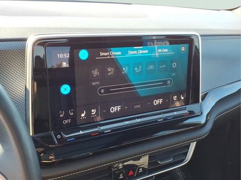 Used 2024 Volkswagen Atlas Cross Sport SEL R-Line image 26