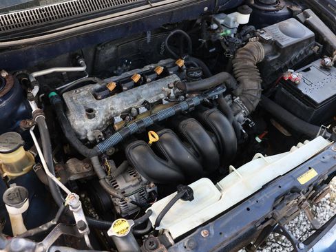 Used 2005 Toyota Matrix XR image 38