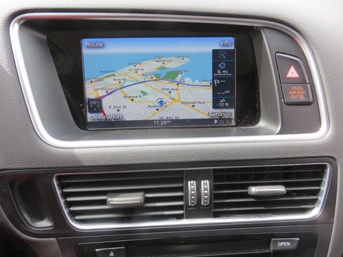 Used 2016 Audi Q5 2.0T Premium Plus w/ Technology Package image 18