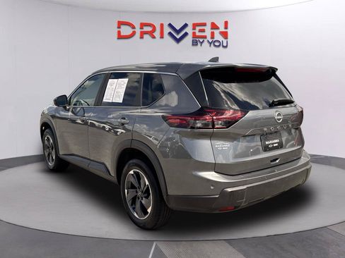 Used 2025 Nissan Rogue SV FWD image 6
