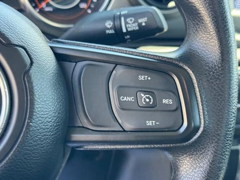 Used 2023 Jeep Gladiator Sport AWD/4WD image 17