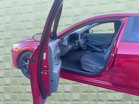Used 2022 Hyundai Elantra SEL image 9