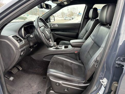 Used 2017 Jeep Grand Cherokee Altitude image 11