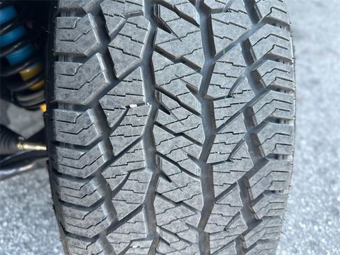 Used 2024 Nissan Frontier PRO-4X w/ Pro Convenience Package image 11