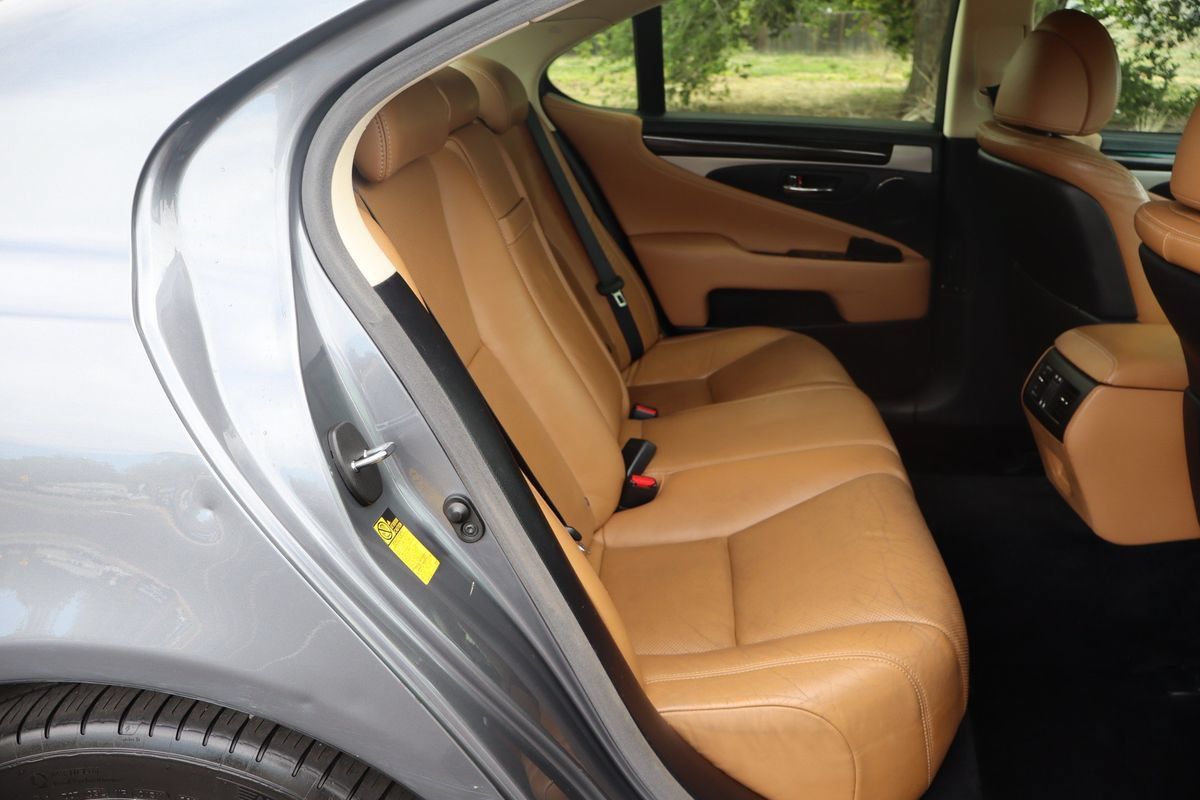 Used 2014 Lexus LS 460 AWD w/ Comfort Package image 21