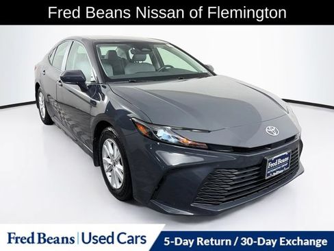 Used 2025 Toyota Camry LE w/ Convenience Package FWD image 1