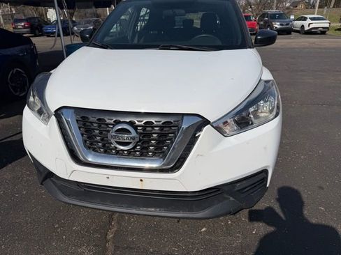 Used 2019 Nissan Kicks S image 8