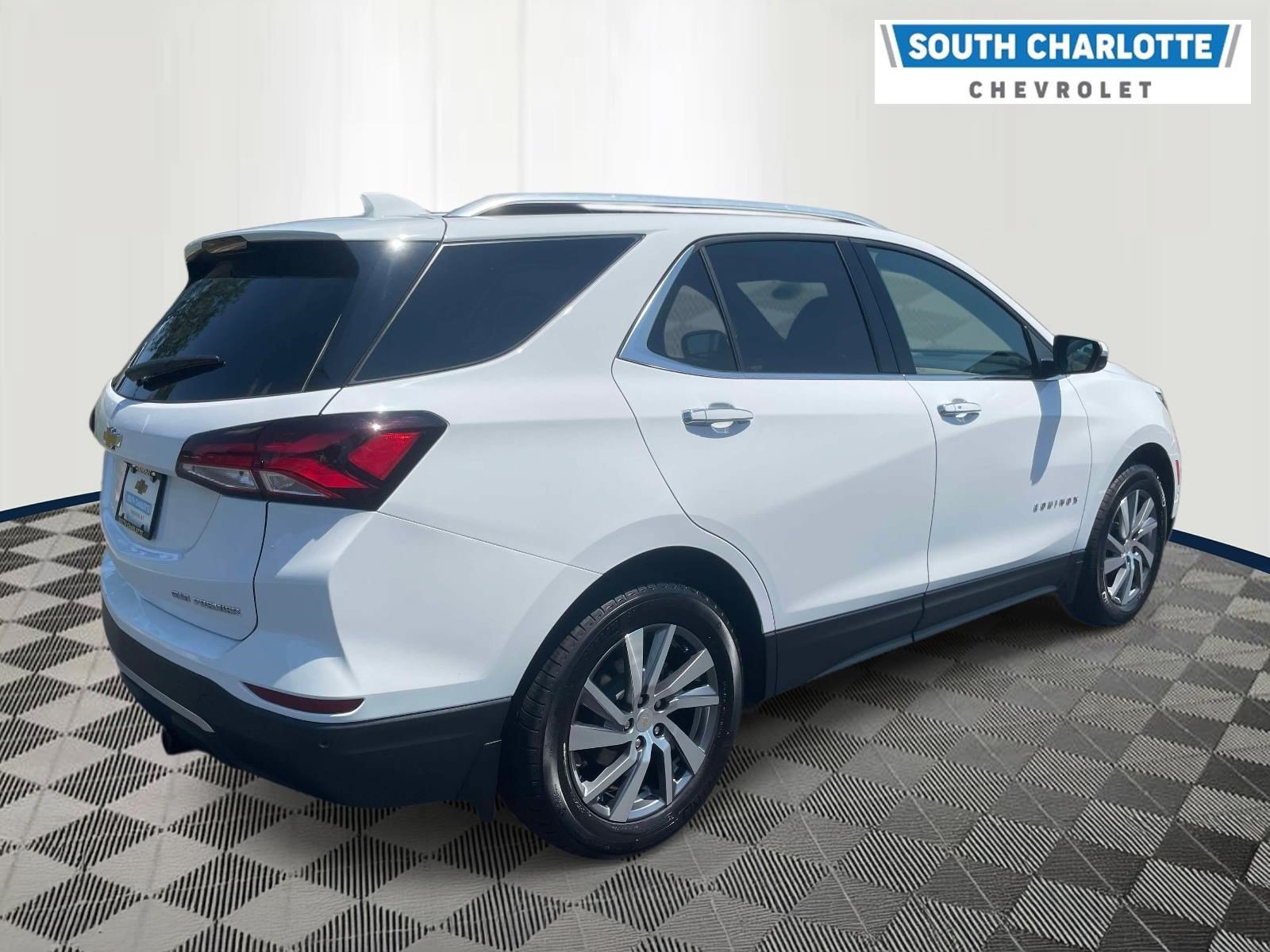Used 2024 Chevrolet Equinox Premier AWD/4WD image 4