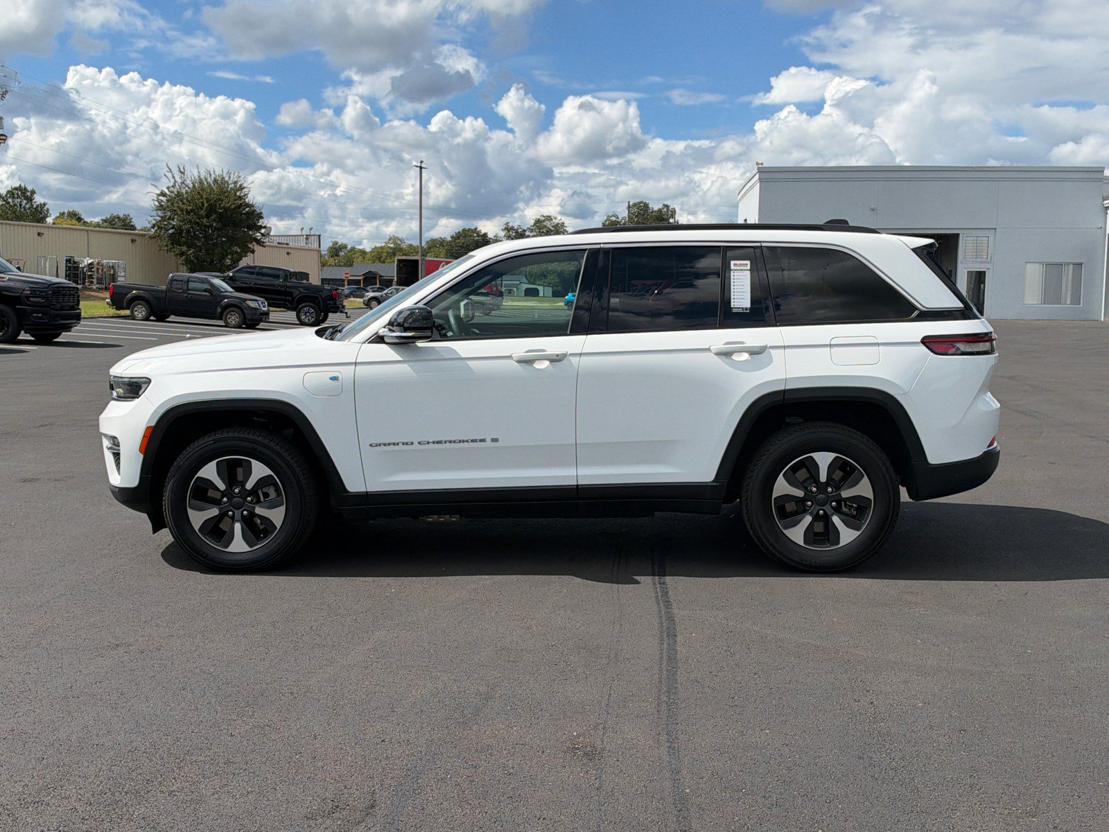 Used 2024 Jeep Grand Cherokee Limited 4xe AWD/4WD image 8
