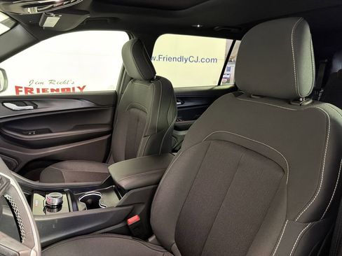 New 2025 Jeep Grand Cherokee L Laredo image 12