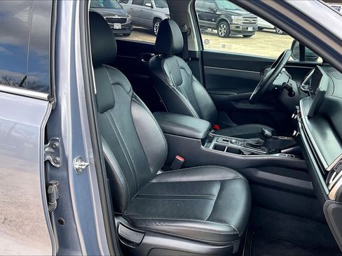 Certified 2024 Kia Sorento S image 9