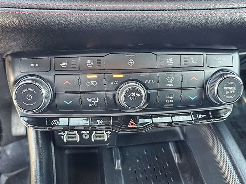 Used 2025 Dodge Durango GT image 32