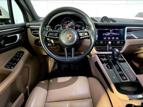 Certified 2024 Porsche Macan AWD/4WD image 13