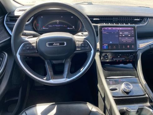 Used 2023 Jeep Grand Cherokee Limited AWD/4WD image 7