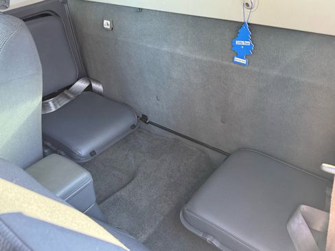 Used 2002 Nissan Frontier XE image 9