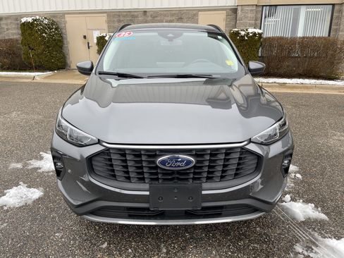 Used 2025 Ford Escape Platinum image 8