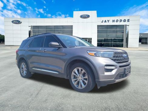 Certified 2022 Ford Explorer XLT w/ Equipment Group 202A image 1