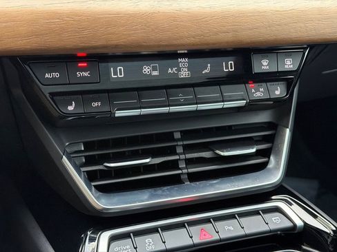 Used 2023 Audi e-tron GT Premium Plus image 32