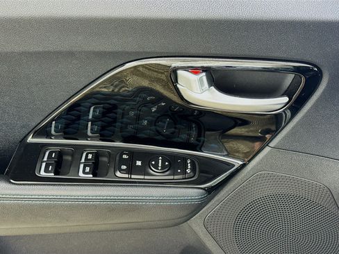 Used 2021 Kia Niro EX Premium FWD image 21
