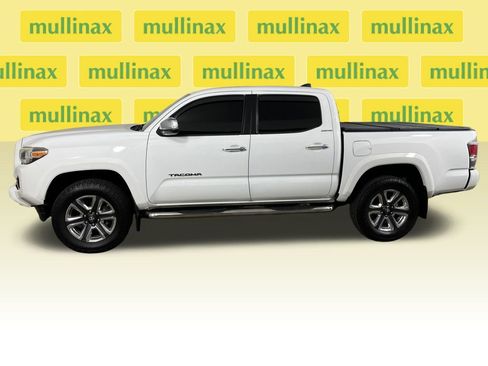 Used 2016 Toyota Tacoma Limited w/ Towing Package image 11