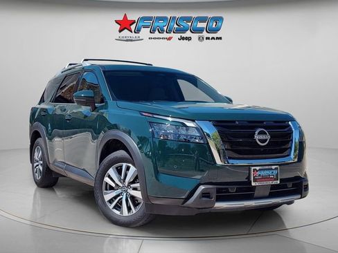 Used 2025 Nissan Pathfinder SL image 1