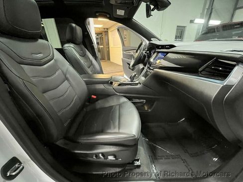 Used 2024 Cadillac XT6 Sport w/ LPO, ONYX Package image 30