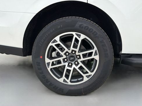 New 2026 Ford Expedition Active image 41