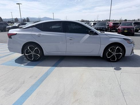 Certified 2024 Nissan Altima 2.5 SR w/ SR Premium Package image 5