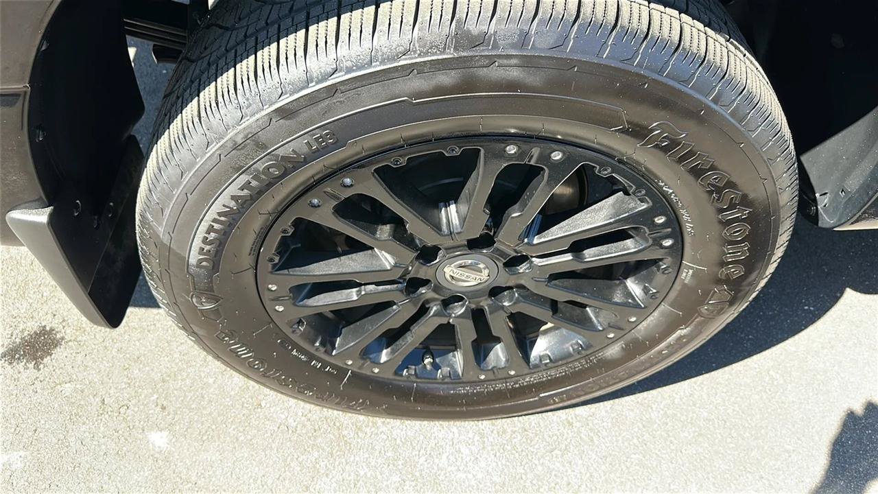 Used 2019 Nissan Titan SV w/ SV Convenience Package RWD image 17