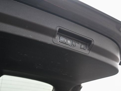 Used 2020 Ford Explorer XLT w/ Equipment Group 202A AWD/4WD image 17