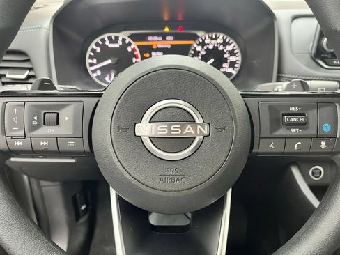 Used 2023 Nissan Rogue SV AWD/4WD image 22