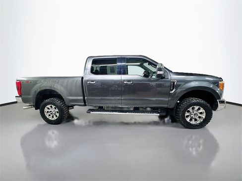 Used 2017 Ford F350 Lariat image 10