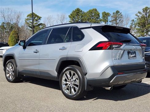 Used 2019 Toyota RAV4 Limited image 3
