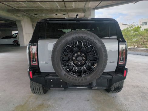 Used 2024 GMC Hummer EV 2X image 6