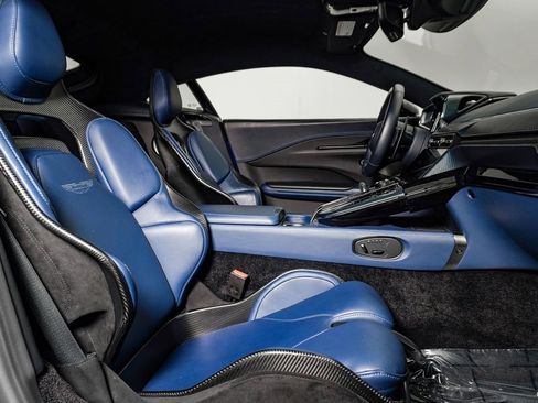 Used 2025 Aston Martin V8 Vantage Coupe image 18