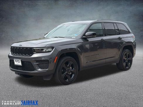 Certified 2025 Jeep Grand Cherokee Altitude AWD/4WD image 1