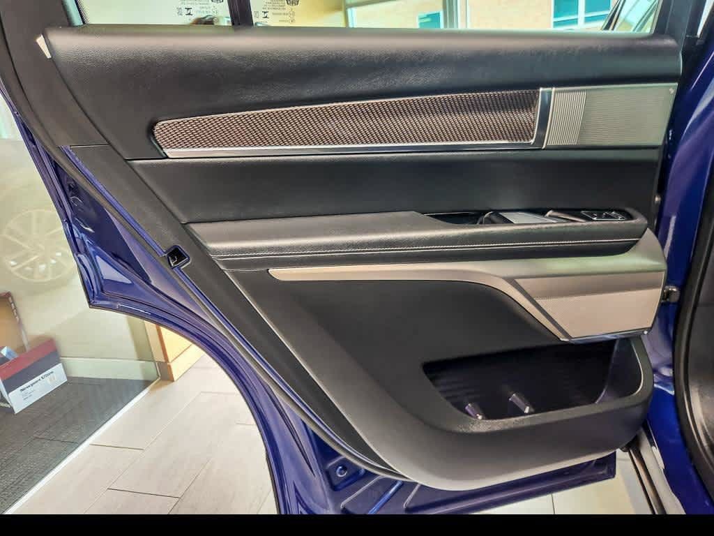 Certified 2026 Cadillac Vistiq Premium Luxury w/ LPO, Floor Liner Package AWD/4WD image 22