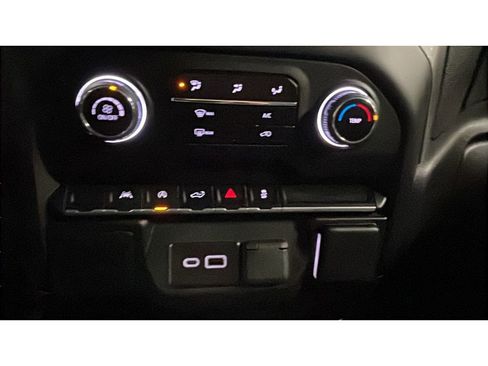Used 2022 Chevrolet Silverado 1500 Custom image 13